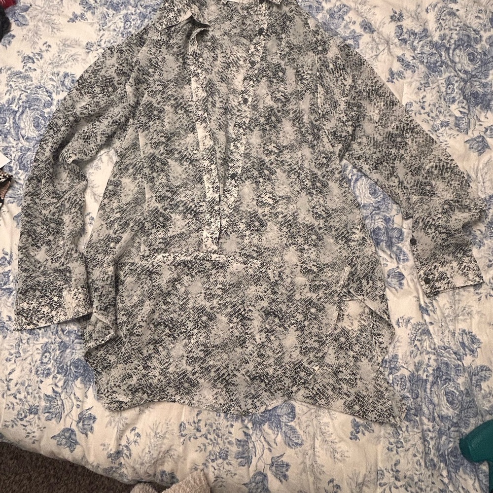 Ro & De Black and White Patterned Blouse